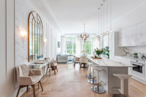 Jogailos Residence peaceful Old Town luxury 3 bdr, 2 bthr, FREE GARAGE, top-speed WIFI